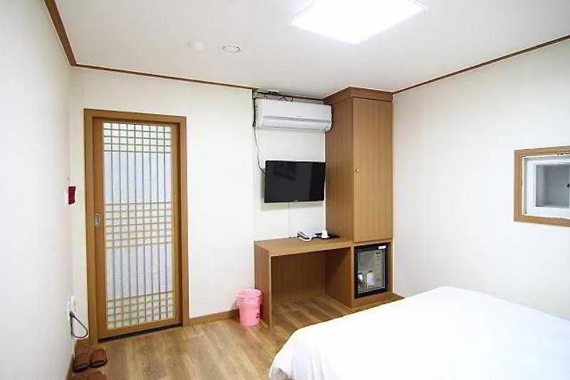 Mizo Guesthouse Seoul 2*,